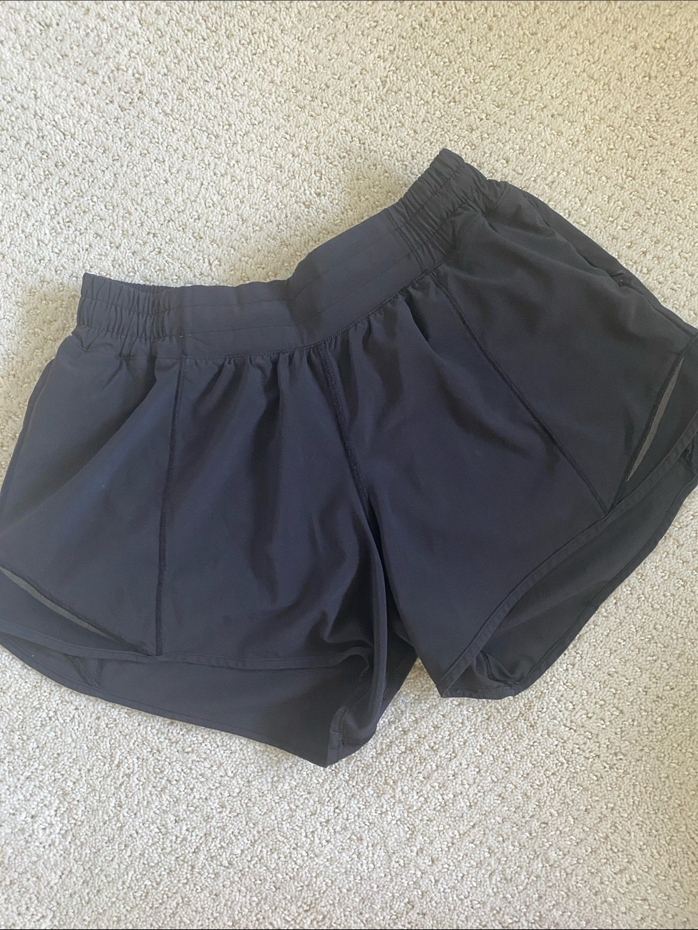 Lululemon black hotty hot shorts, 6T